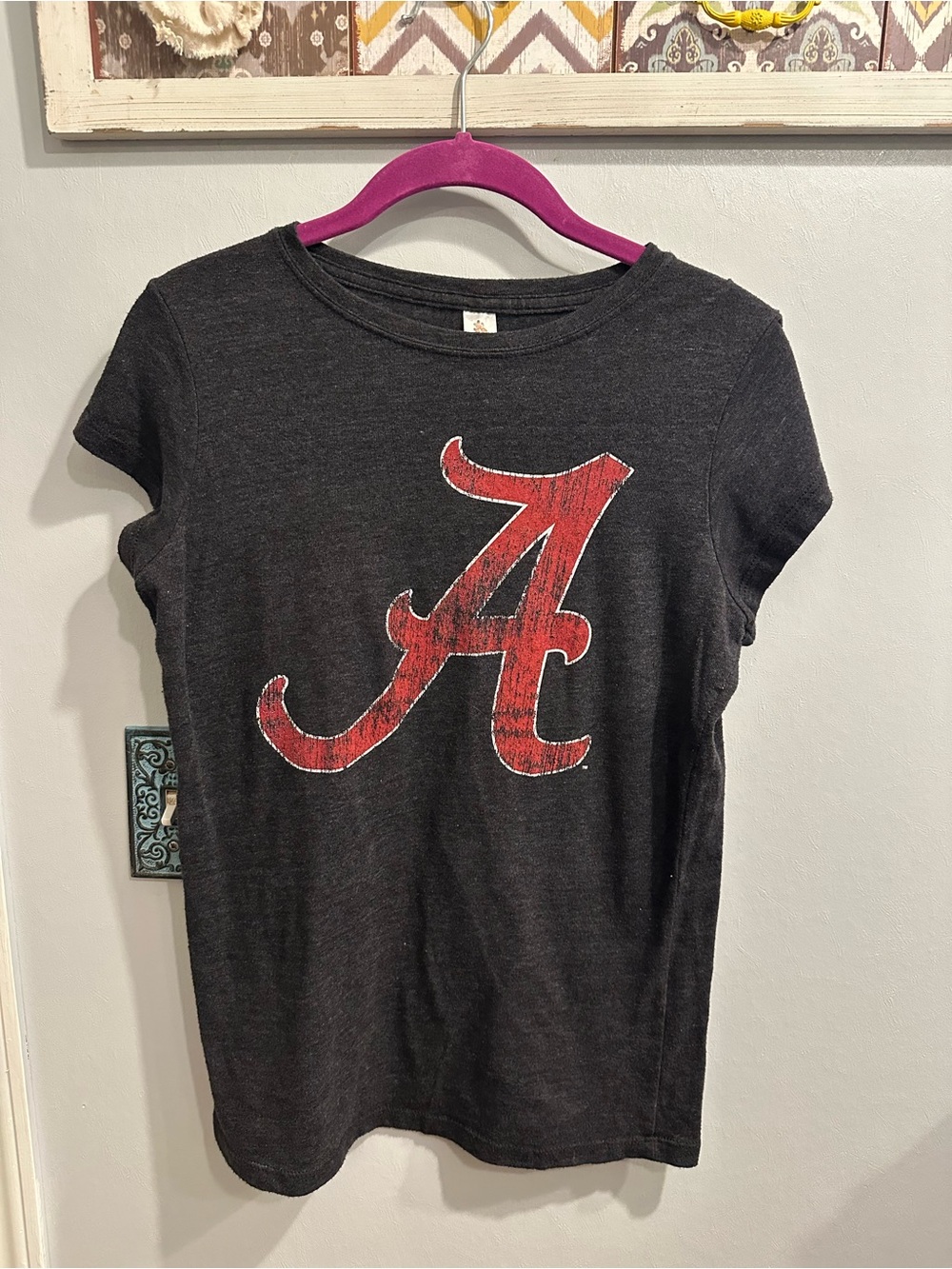 5th & Ocean Alabama Roll Tide Black Short Sleeve Tee with Red Script